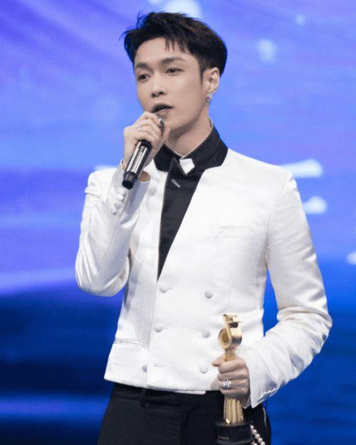 吃瓜娱乐张艺兴完整版,揭秘明星幕后生活 第2张 吃瓜娱乐张艺兴完整版,揭秘明星幕后生活 第2张